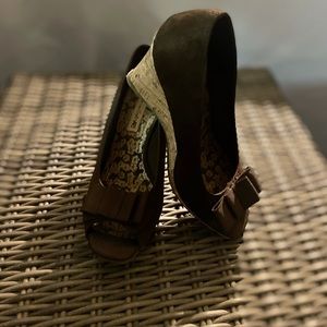 American Eagle size 71/2 Dark brown cute wedges